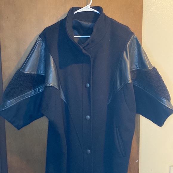 Vintage Black 3/4 sleeve coat - Picture 2 of 8